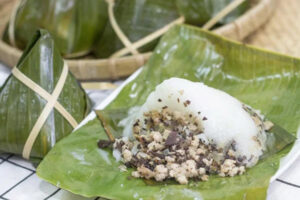bánh giò nhân thịt