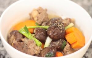bò hấm nấm đông cô