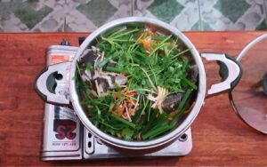 cá hấp nấm kim châm