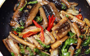 lươn xào lá lốt