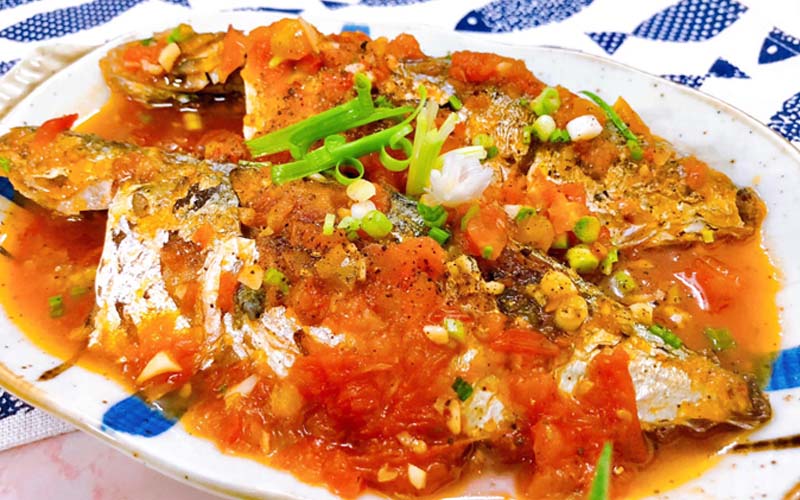 cá nục chiên sốt cà