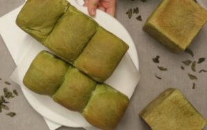 bánh mì kem trà xanh