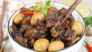 gân bò kho trứng cút