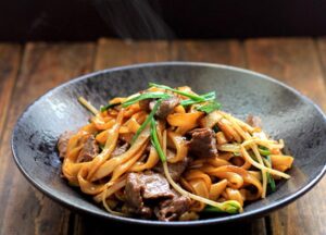 phở ăn liền xào thịt bò