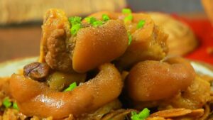 chân giò hầm măng khô