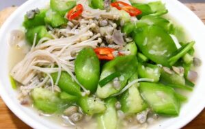 hến xào mướp