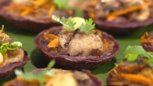 bánh khọt lá cẩm