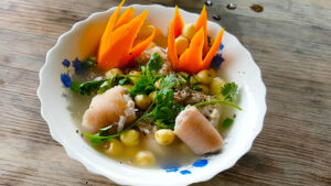 đuôi heo hầm hạt sen