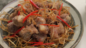 sườn sụn rang muối