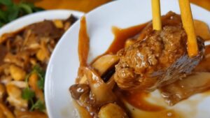 thịt bò băm sốt nấm
