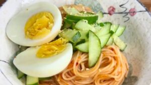 mì lạnh sốt cay