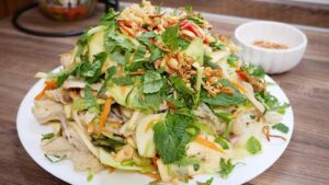 Gỏi gà xé phay. Nguồn: Gia đình